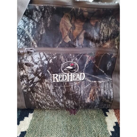 Red Head MASSIVE DELUXE Bass Duck Hunting Camo Duffle Bag Water Resistant 29"L - Picture 2 of 13